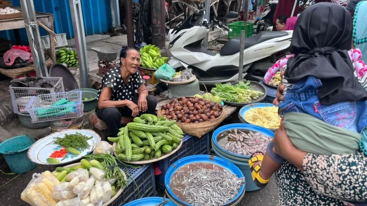 Pembeli Sesuaikan Belanja, Harga Mulai Bergerak