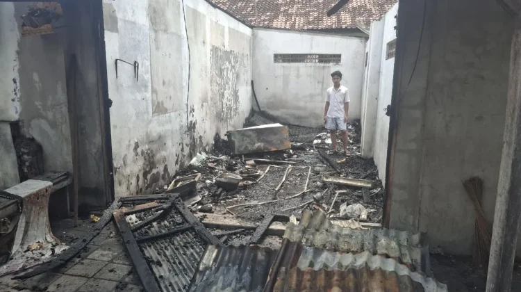 Warung Nasi di Sangsit Ludes Terbakar, Rugi Rp80 Juta
