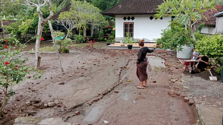 BPBD Jembrana Salurkan Bantuan Korban Banjir Nusasari