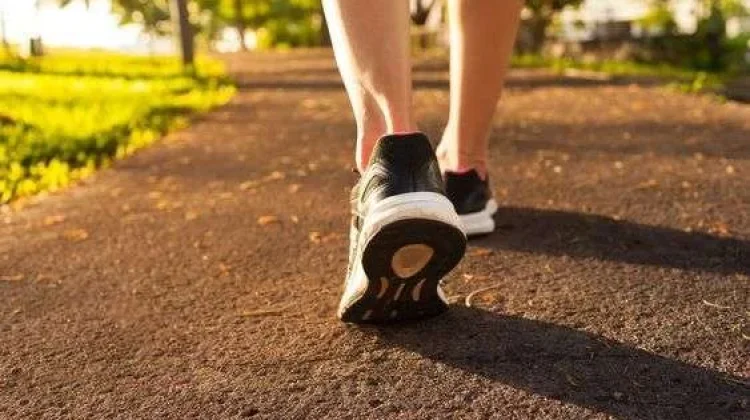 Jalan Kaki 30 Menit Turunkan Risiko Penyakit