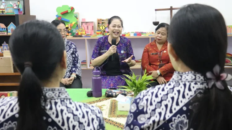 Kunjungi Sekolah, Wardhany Sutjidra Tekankan Penguatan Karakter Bersih dan Sehat