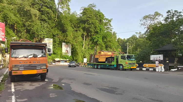 Larangan Parkir di Jembatan Masih Dilanggar, Dishub Awasi Truk dan Bus