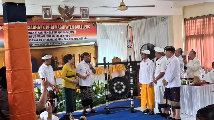 Bupati I Nyoman Sutjidra Tekankan Strategisnya Lokasabha IX PHDI Buleleng