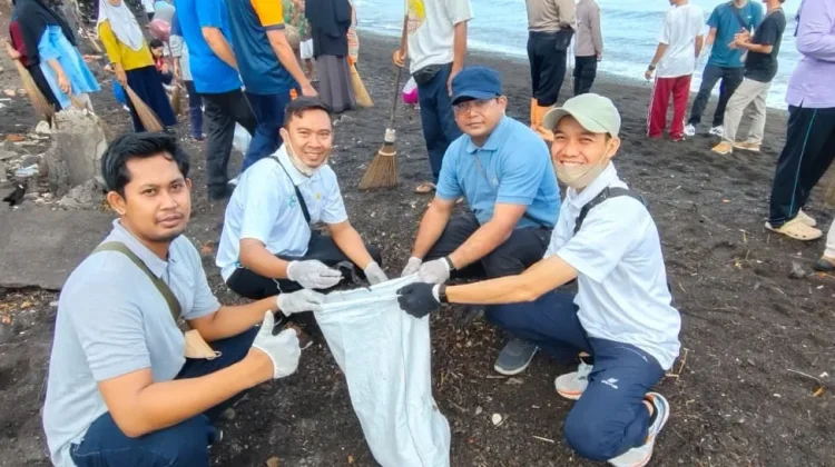 PLN UP3 Bali Utara Turun Tangan Bersihkan Buleleng