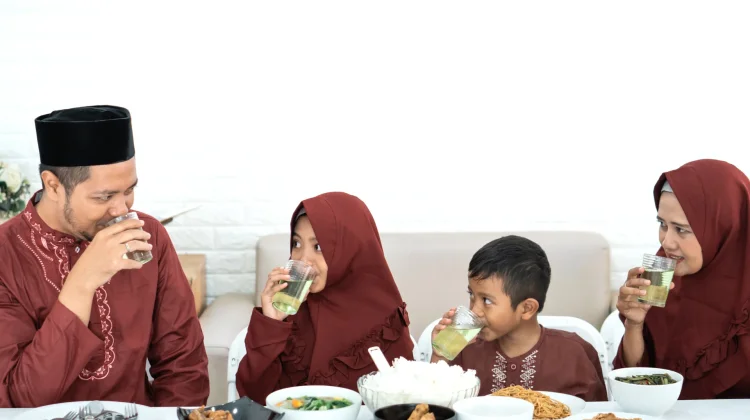 Keutamaan Berbuka Puasa dan Makna di Baliknya