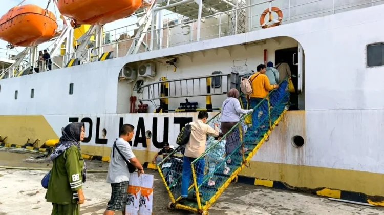 Arus Mudik Lebaran Mulai Padati Dermaga Celukan Bawang