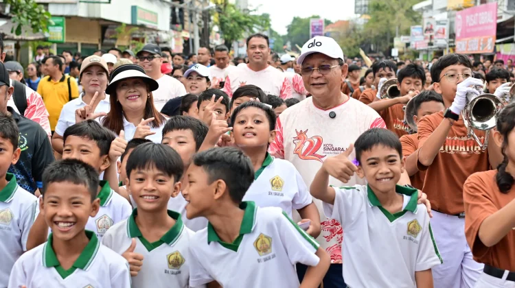 Awali Rangkaian HUT Ke-422 Kota Singaraja, Sutjidra-Supriatna Jalan Santai Bersama