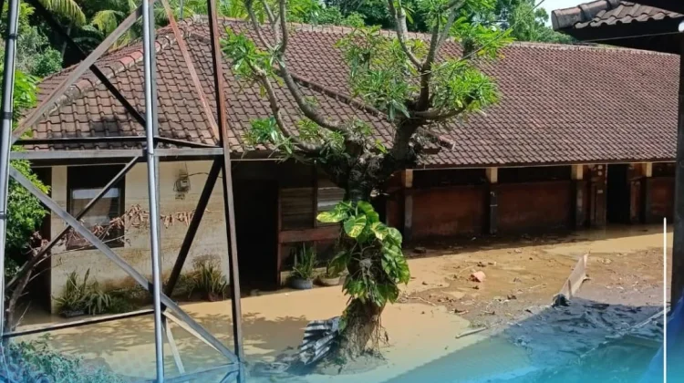 Pasca Banjir Bandang, SDN 5 Banjar Alami Kerusakan Hingga Tertimbun Lumpur Tebal