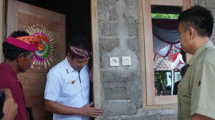 Bupati Jembrana Tekankan Asta Kosala Kosali pada Bedah Rumah