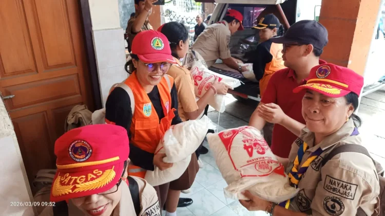 Pramuka Buleleng Turun Tangani Dampak Banjir Bandang Desa Banjar