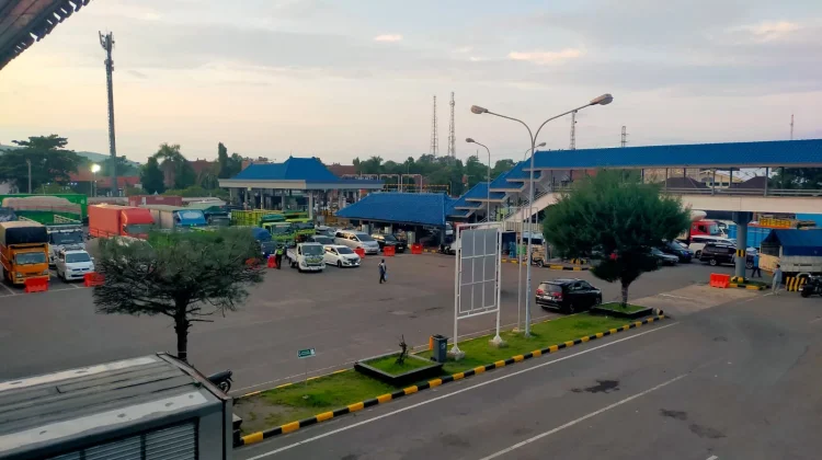 Truk Logistik Padati Gilimanuk Mendekati Penerapan Pembatasan Angkutan Barang