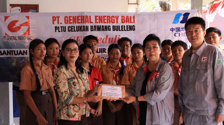 PLTU Celukan Bawang Bantu Siswa Terdampak Banjir Bandang Banjar