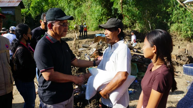 Pemkab Buleleng Salurkan 15 Ton Beras untuk Warga Terdampak Banjir di Banjar