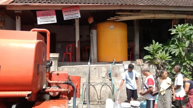 Pascabanjir Banjar, BPBD Buleleng Salurkan 327 Ribu Liter Air Bersih