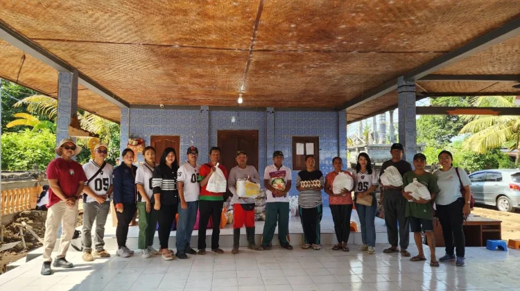 Solidaritas Alumni Smansa 2005 Bantu Korban Banjir Bandang