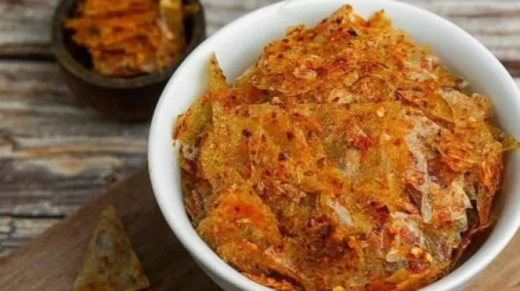 Keripik Kaca: Camilan Pedas Transparan yang Bikin Nagih