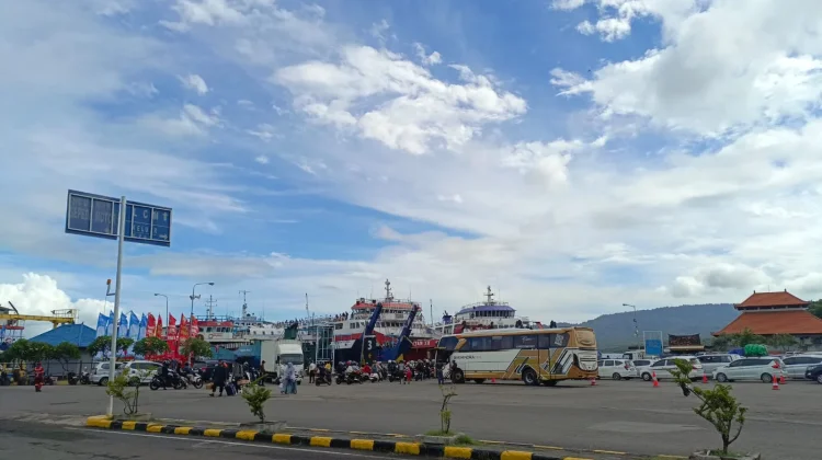 Wisatawan Mulai Masuk Bali, Didominasi Kendaraan Jatim