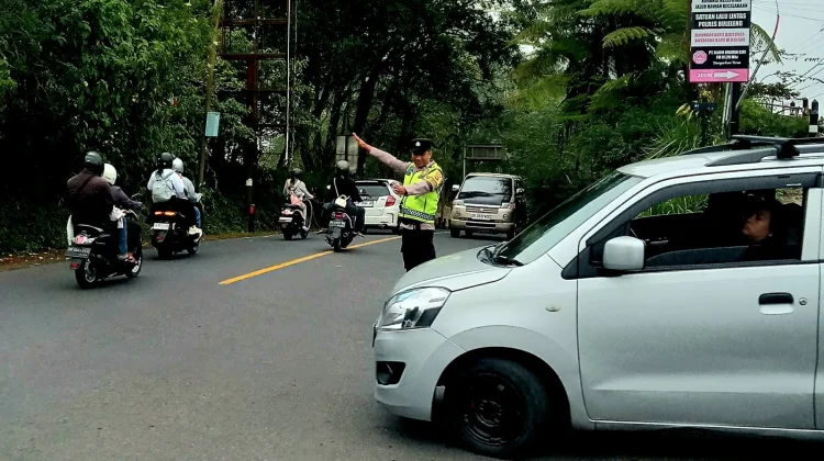 Polsek Sukasada Amankan Arus Balik Wisatawan Wanagiri Pancasari