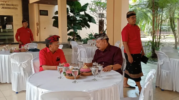 Koster Kukuhkan Ribuan Pengurus PDIP di Jembrana