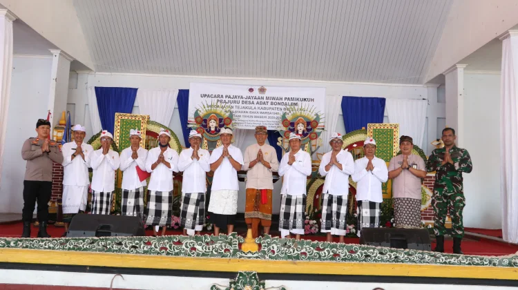 Prajuru Desa Adat Bondalem Dikukuhkan, Emban Tanggung Jawab Jaga Harmoni & Tradisi