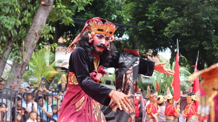 Parade Budaya 9 Kecamatan Meriahkan HUT ke-422 Kota Singaraja
