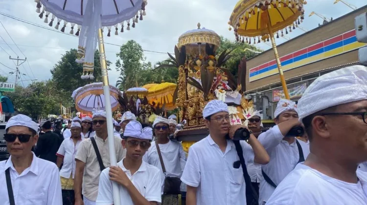 Ribuan Krama Desa Adat Buleleng Ikuti Melasti usai Penyepian