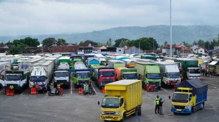 Lonjakan Truk Ketapang Diurai, Layanan Penyeberangan Tetap Terkendali