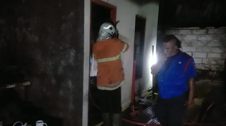 Korsleting Diduga Picu Kebakaran Rumah Warga Tamblang Buleleng