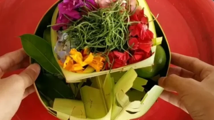 Makna Banten atau Sesajen Khusus pada Hari Raya Saraswati di Bali