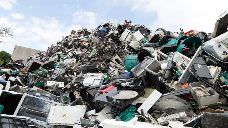E-Waste Mengancam Lingkungan, Saatnya Bijak Kelola Sampah Elektronik