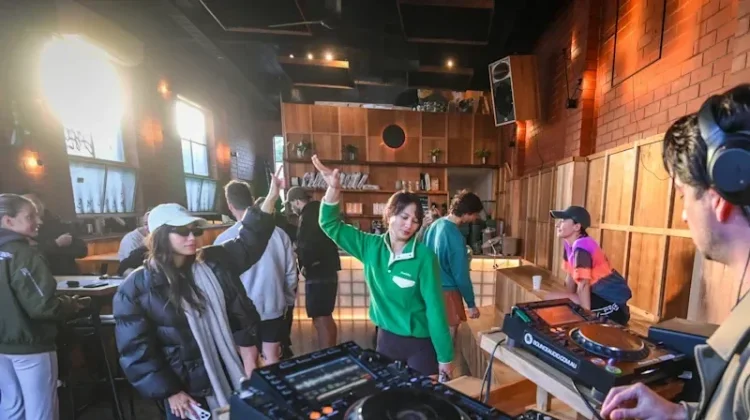 Soft Clubbing Jadi Cara Baru Gen Z Bersosialisasi