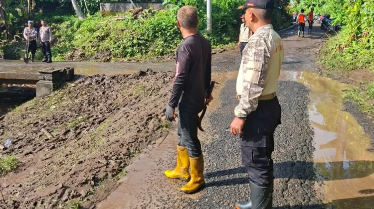 Pembersihan Pasca Banjir Tegalcangkring Masih Dilakukan
