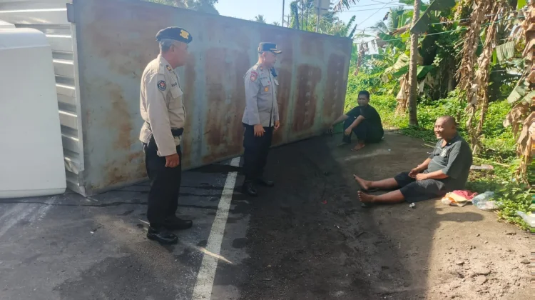 Truk Box Terguling di Jalur Denpasar–Gilimanuk, Arus Sempat Buka Tutup