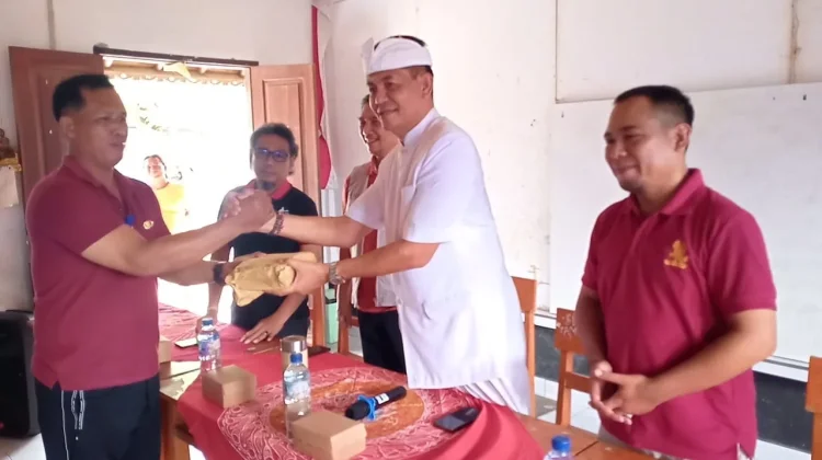 Tinjau SDN 5 Banjar, DPRD Bali Salurkan Bantuan Rp133 Juta
