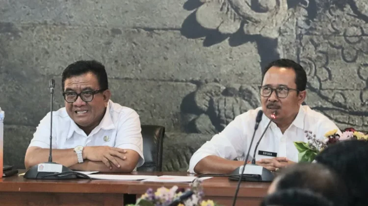 Sekda Suyasa Bahas 16 Ranperda, Siapkan Program 2027