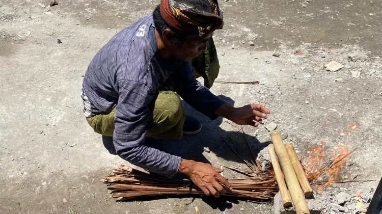 Tetimpug Sarana Permohonan Upasaksi dari Tri Agni