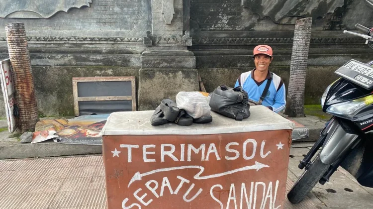 Merajut Mimpi dari Benang Sol Sepatu