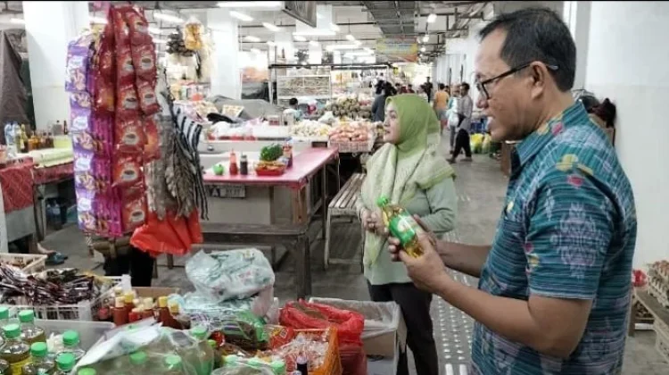Stok Minyak Goreng di Pasar Umum Negara Terbatas, Harga Naik