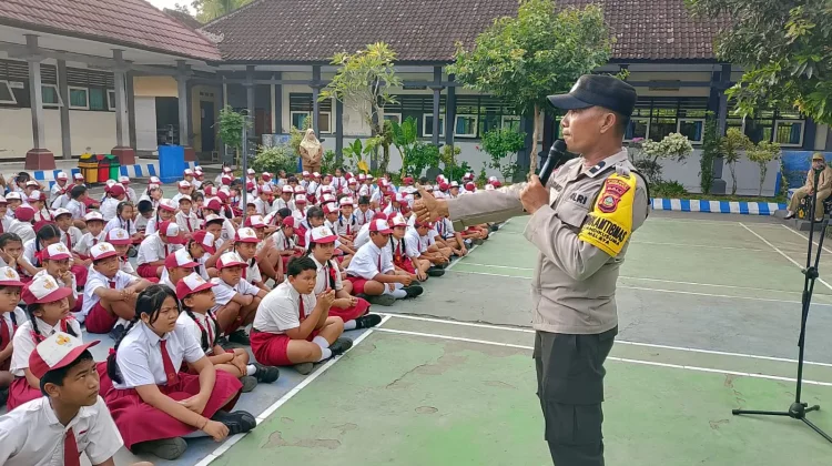 Bhabinkamtibmas Candikusuma Edukasi Siswa Cegah Perundungan