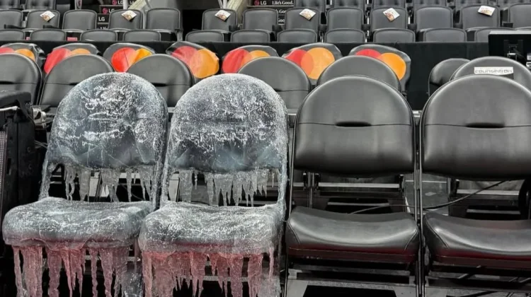 Viral di Media Sosial, Kursi Beku di Arena Raptors Picu Reaksi Kreatif Warganet