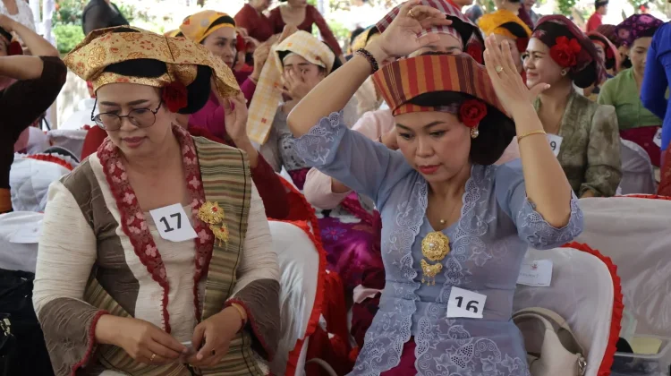 Hari Kartini Buleleng Diisi Lomba Tradisional dan Aksi Sosial