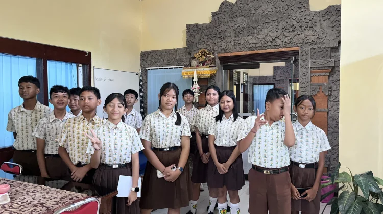 Kunjungan Edukasi Siswa SD TRI Amerta Kenali Dunia Penyiaran