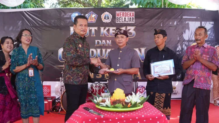 HUT ke-13 SMK 5 Negara, Bupati Kembang Tekankan SDM Pariwisata Global