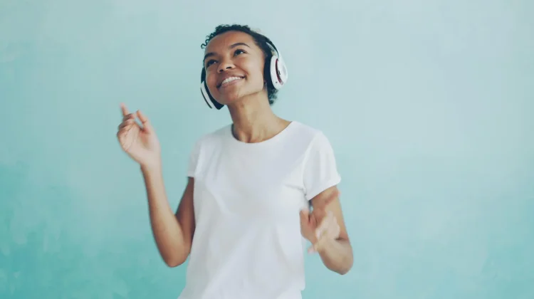 Mendengarkan Musik Berulang, Cara Sederhana Jaga Mood dan Ketenangan