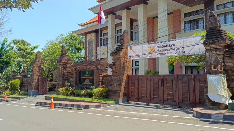 Jaksa Tuntut Dua Terdakwa Vandalisme Bendera 6 Bulanp