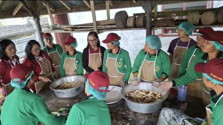Melawan Dominasi Tengkulak di Desa Belantih lewat Pengolahan Produk Mandiri