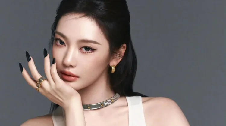 NINGNING Cetak Rekor Penjualan Marie Claire China Bersama Gucci dan Bvlgari