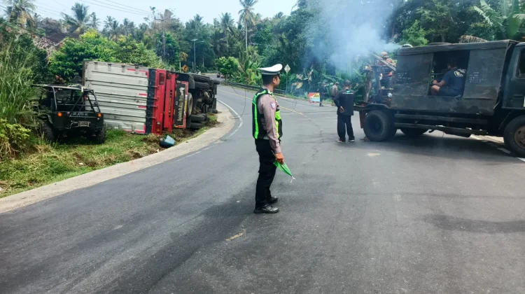 Truk Terguling di Jalur Denpasar–Gilimanuk