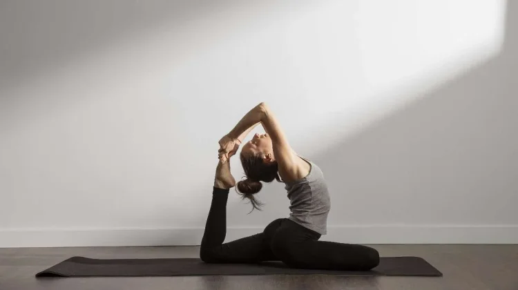 Redakan Ketegangan Pikiran Lewat Gerakan Yoga Sederhana di Rumah