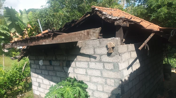 Diterjang Angin Kencang, Atap Dapur Warga Roboh